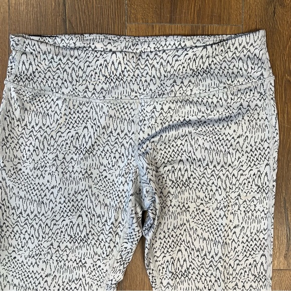 Nike Women Epic Run Tight Fit Capri crop pant in Gray SZ XL - Picture 3 of 5